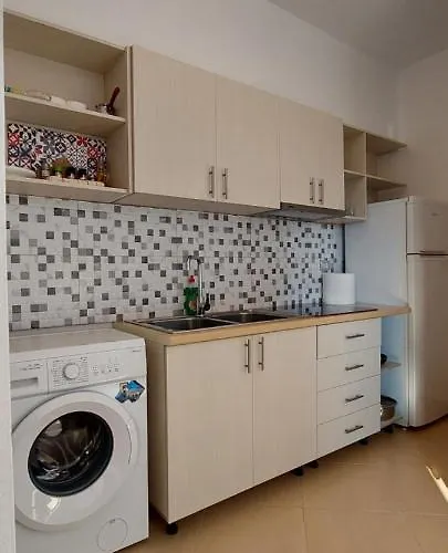 Radhima Garden With Free Parking דירה